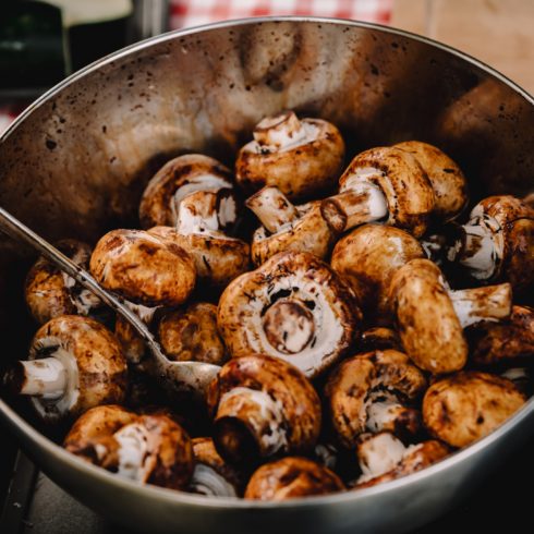 Šmpinjonu marinēšana izbraukuma ēdināšanas pasākumā