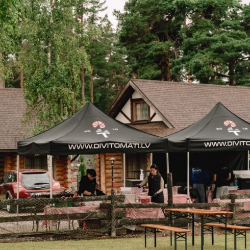 Divi Tomāti Picērija izbraukuma banketā